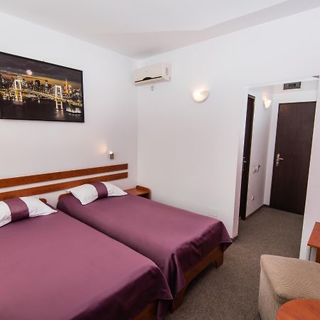 קלוז'-נאפוקה Hotel Alexis מראה חיצוני תמונה