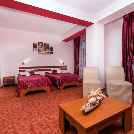 קלוז'-נאפוקה Hotel Alexis מראה חיצוני תמונה