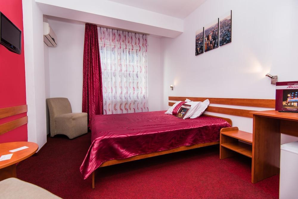 קלוז'-נאפוקה Hotel Alexis מראה חיצוני תמונה