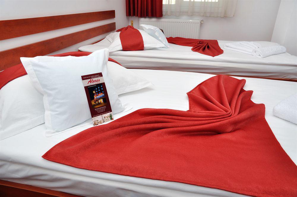 קלוז'-נאפוקה Hotel Alexis מראה חיצוני תמונה