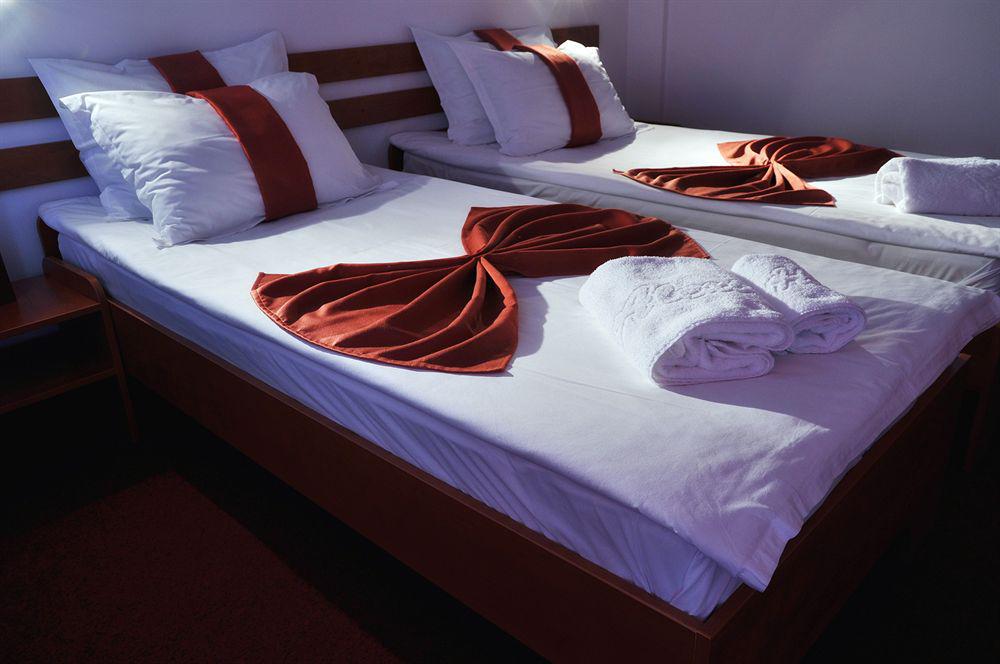 קלוז'-נאפוקה Hotel Alexis מראה חיצוני תמונה