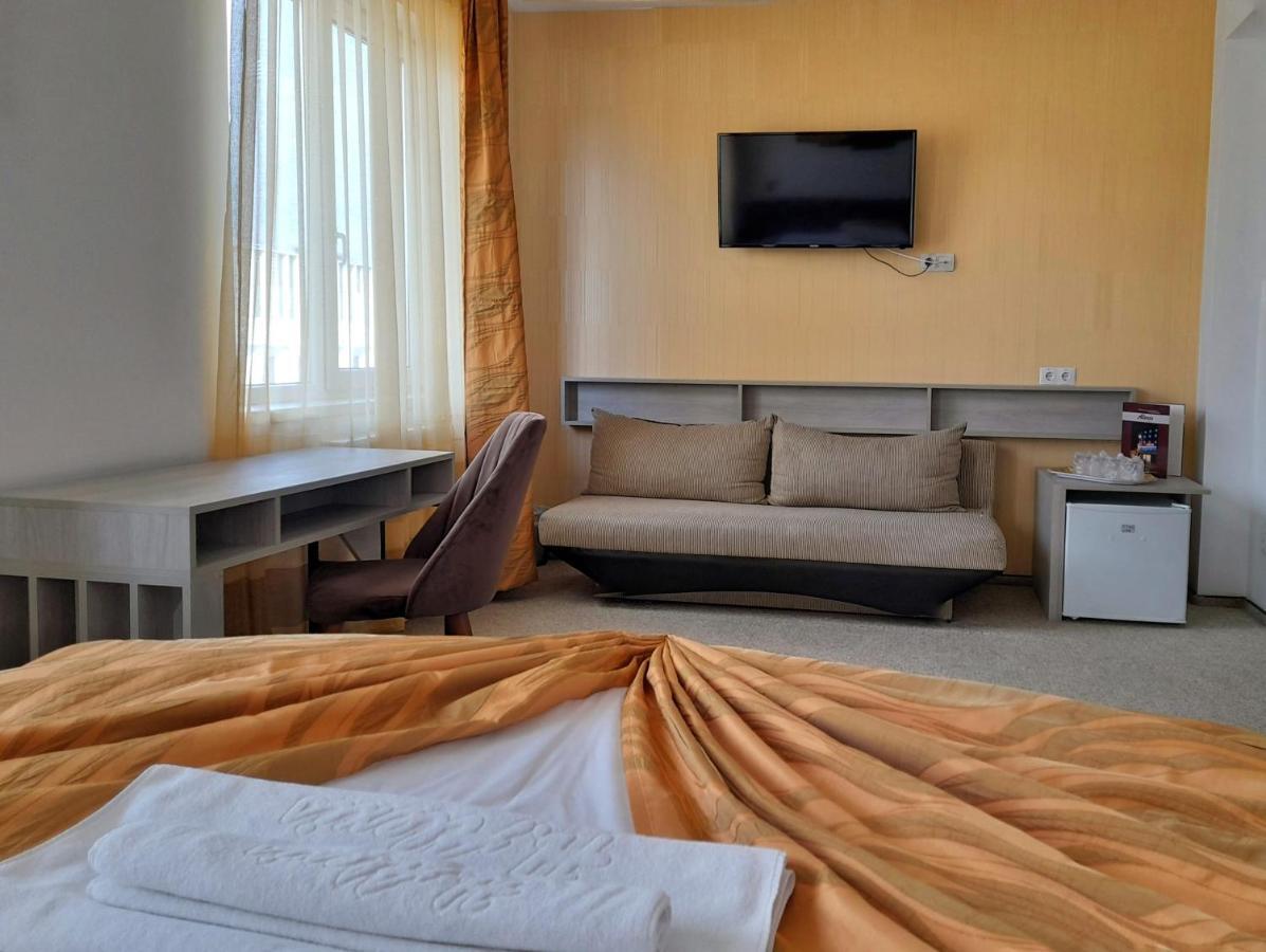 קלוז'-נאפוקה Hotel Alexis מראה חיצוני תמונה