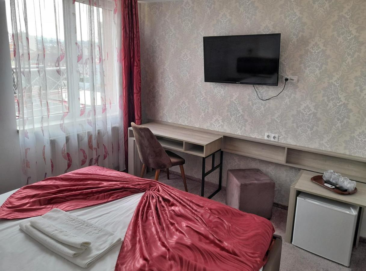 קלוז'-נאפוקה Hotel Alexis מראה חיצוני תמונה