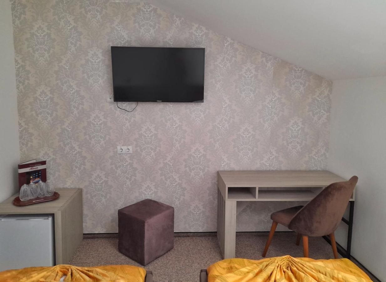 קלוז'-נאפוקה Hotel Alexis מראה חיצוני תמונה