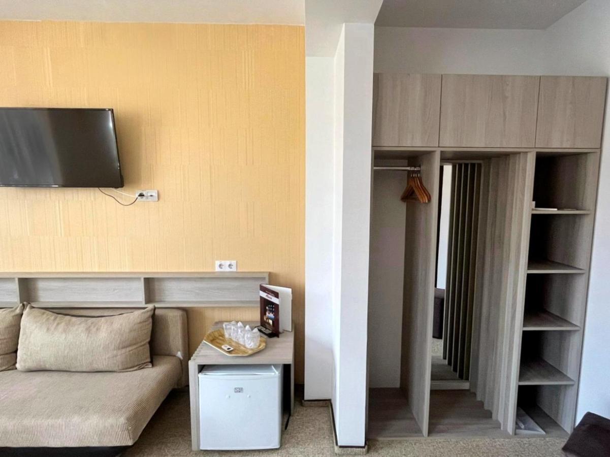 קלוז'-נאפוקה Hotel Alexis מראה חיצוני תמונה