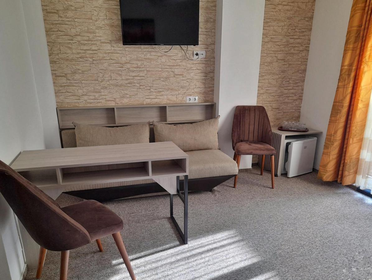 קלוז'-נאפוקה Hotel Alexis מראה חיצוני תמונה