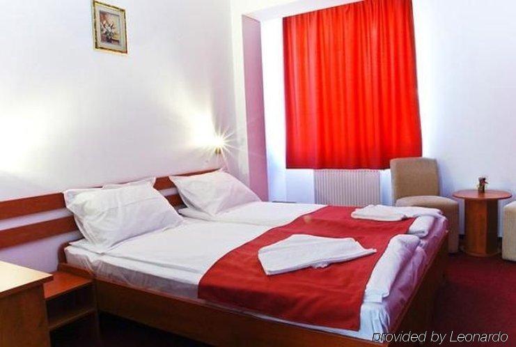 קלוז'-נאפוקה Hotel Alexis מראה חיצוני תמונה