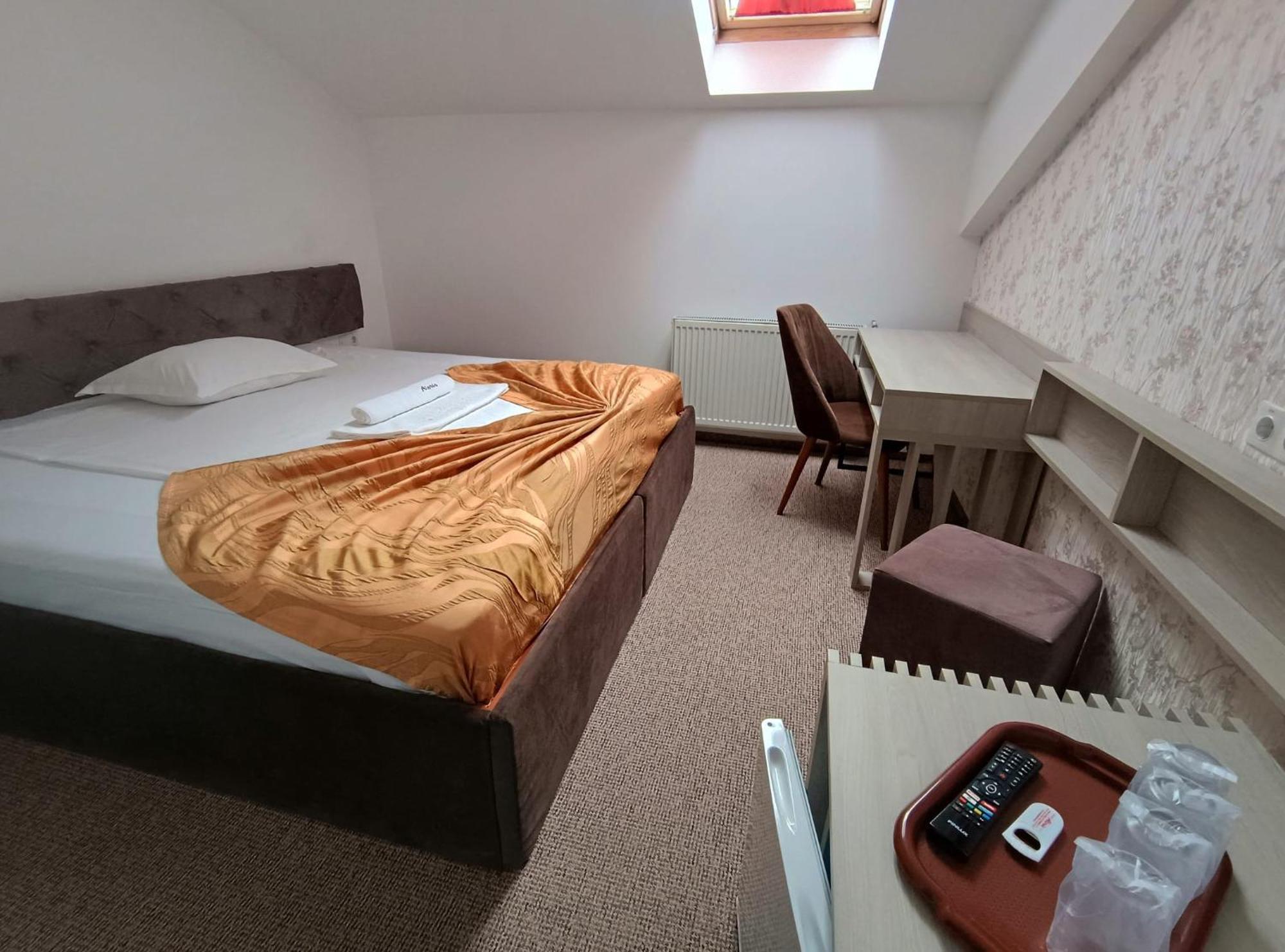קלוז'-נאפוקה Hotel Alexis מראה חיצוני תמונה