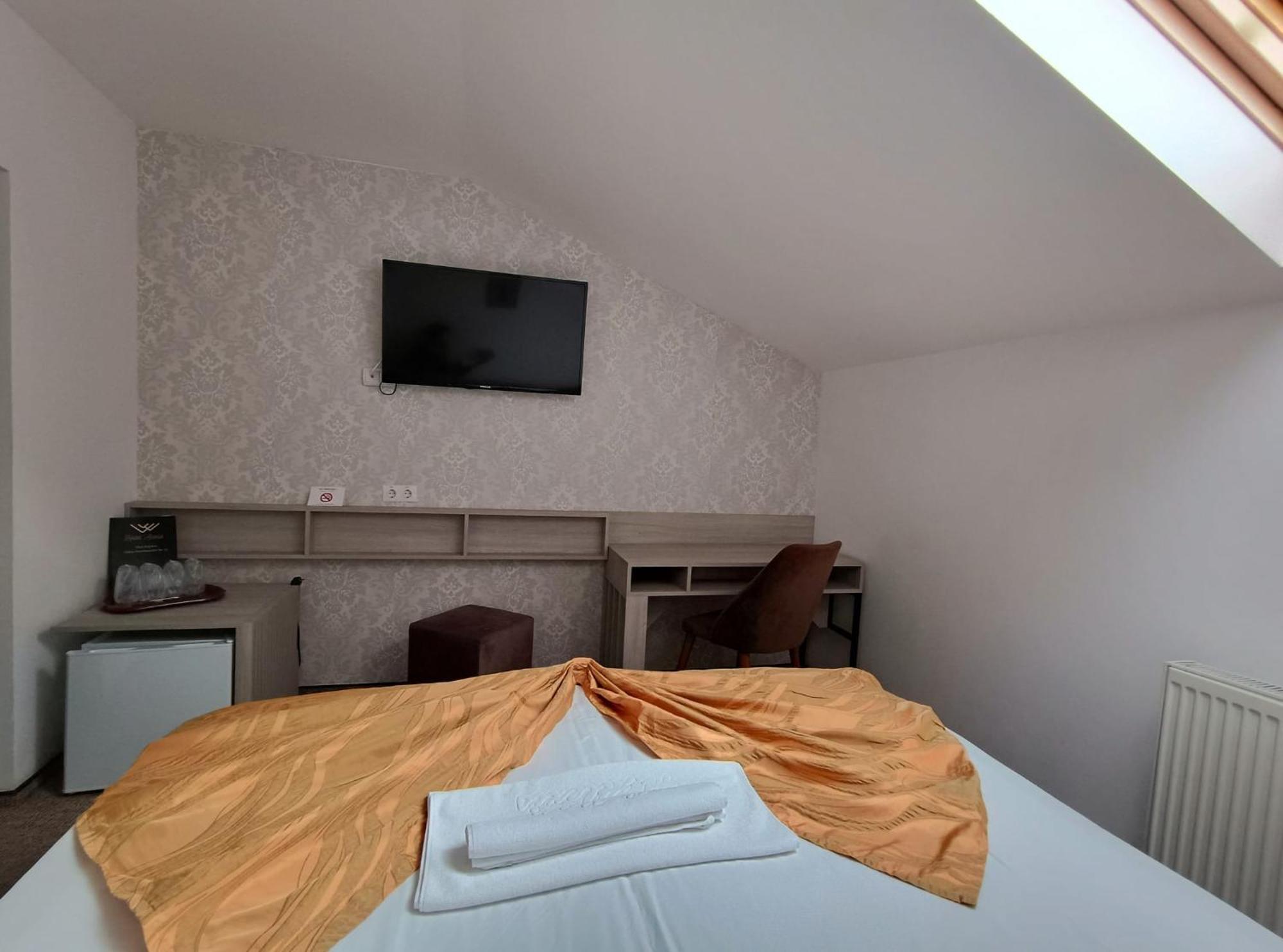 קלוז'-נאפוקה Hotel Alexis מראה חיצוני תמונה