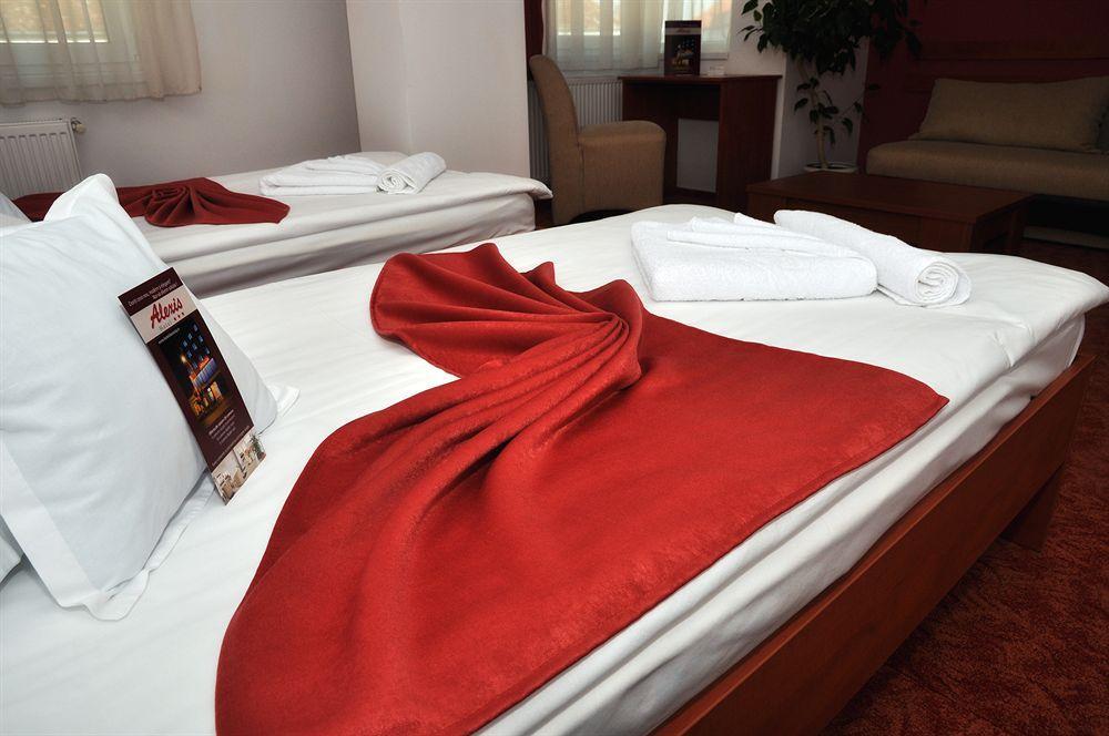 קלוז'-נאפוקה Hotel Alexis מראה חיצוני תמונה