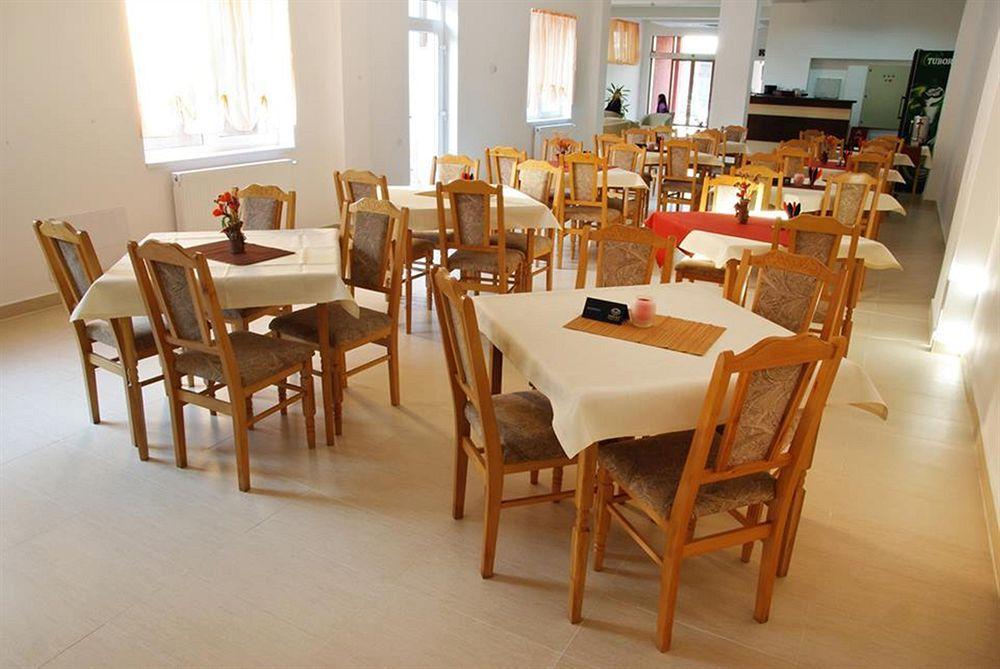 קלוז'-נאפוקה Hotel Alexis מראה חיצוני תמונה