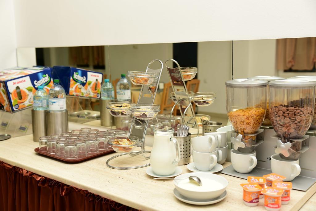 קלוז'-נאפוקה Hotel Alexis מראה חיצוני תמונה